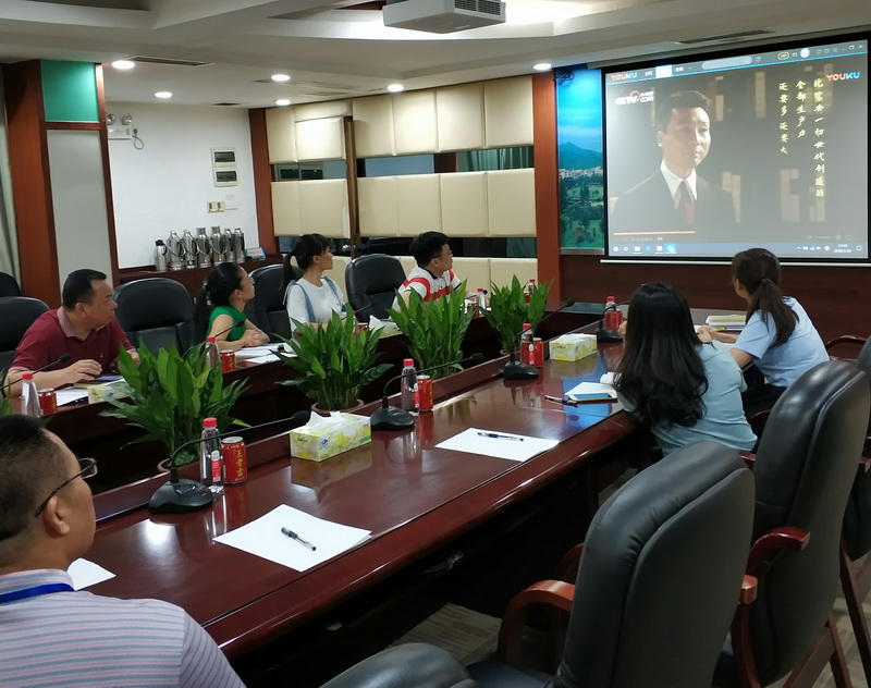 不忘初心、坚定信仰，，，，，沉温《共产党宣言》——第五党支部第一党幼组发展主题党日活动