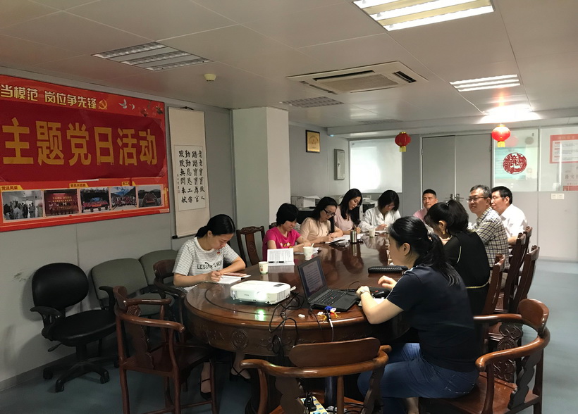 弘扬五四心灵，，，，，勇担新时期沉任——新宝GG第十党支部第二幼组主题党日活动