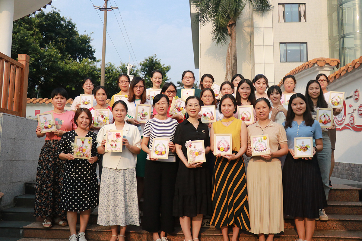 定格俏丽，，，，，永生花DIY ——总厂工会进杏装喜迎二十大 花漾向将来” 手工系列活动（二）